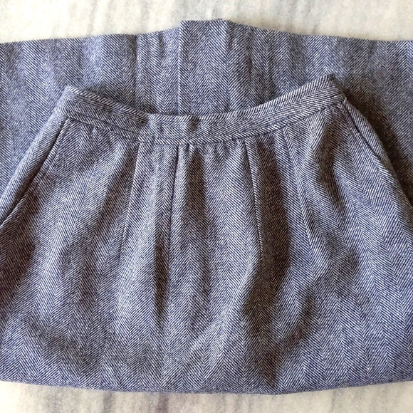 NWOT. Woman's 100% Wool full lined skirt with Herringbone pattern. - Picture 1 of 8